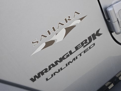 Used 2018 Jeep Wrangler Unlimited Sahara image 11