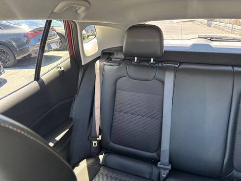 Used 2025 Chevrolet Trax LT FWD image 40