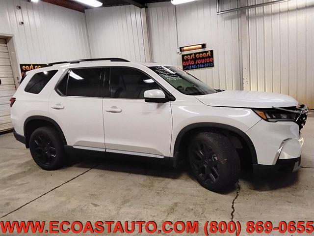 Used 2025 Honda Pilot Touring image 2