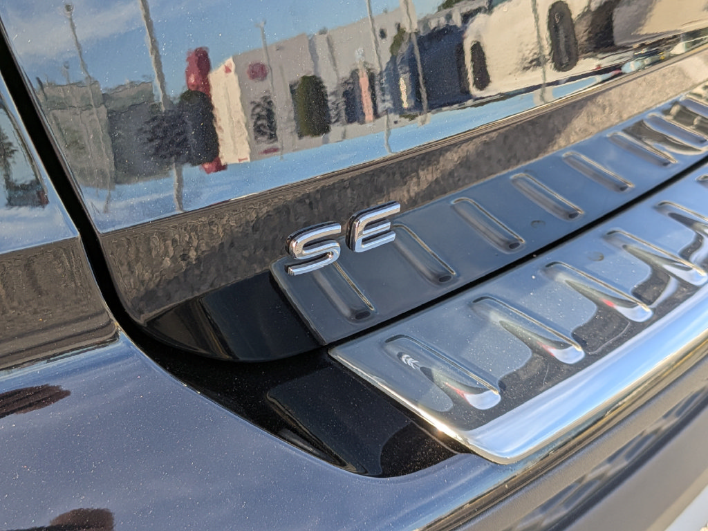 Certified 2024 Volkswagen Taos SE FWD image 9