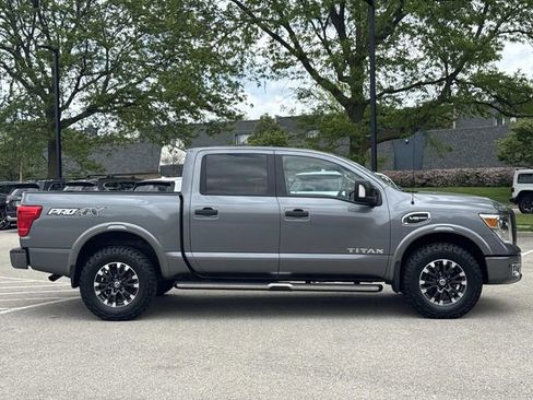 Used 2017 Nissan Titan PRO-4X w/ Pro-4x Convenience Package AWD/4WD image 4
