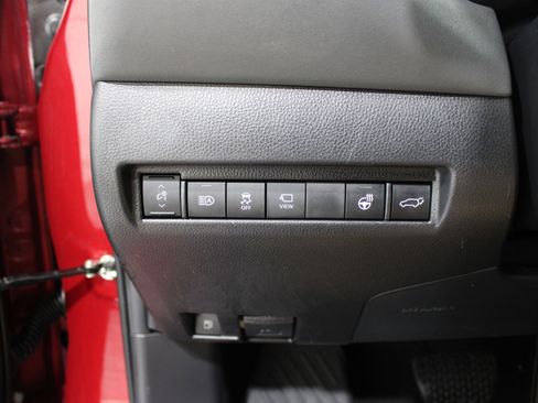 Used 2021 Toyota Venza Limited image 9