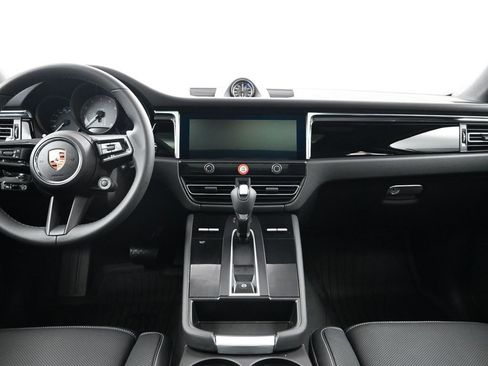 Certified 2025 Porsche Macan S image 9