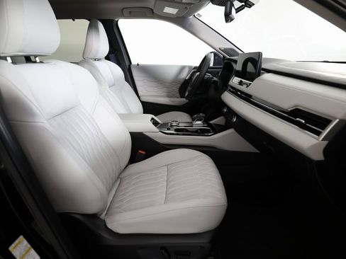 Used 2025 Mitsubishi Outlander AWD image 10