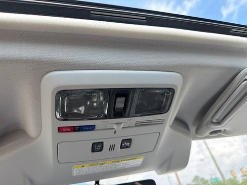 Used 2018 Subaru Forester 2.5i Premium AWD/4WD image 16