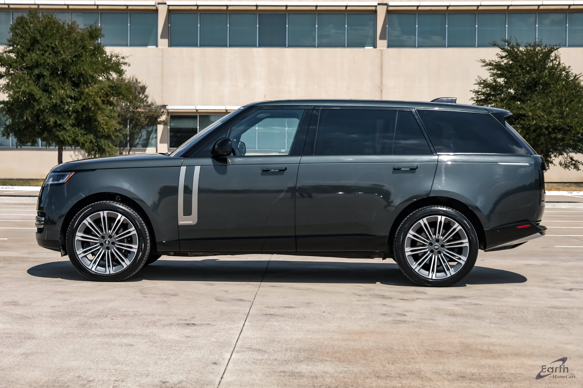 Used 2023 Land Rover Range Rover Long Wheelbase Autobiography AWD/4WD image 6