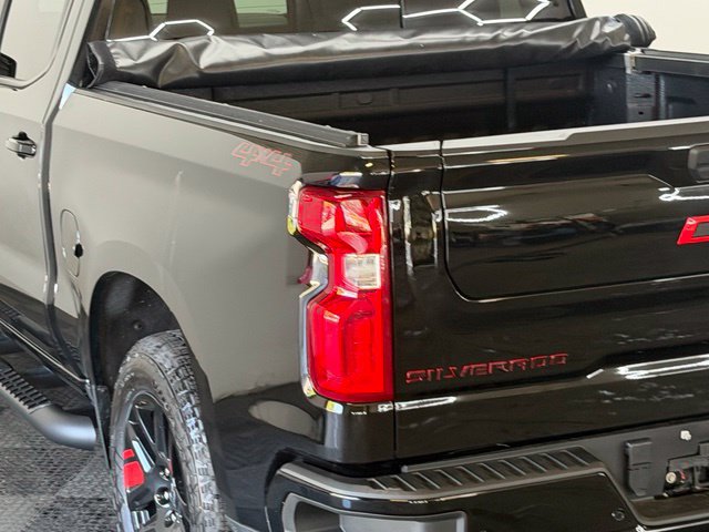 Used 2024 Chevrolet Silverado 1500 RST w/ Redline Edition AWD/4WD image 9