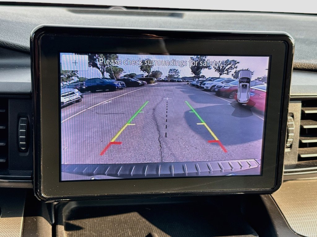 Used 2020 Ford Explorer XLT w/ Comfort Package RWD image 16