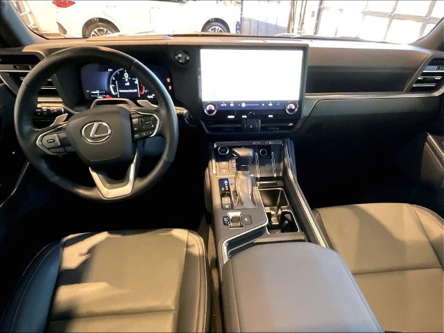Used 2025 Lexus GX 550 w/ Accessory Package (2T) AWD/4WD image 12