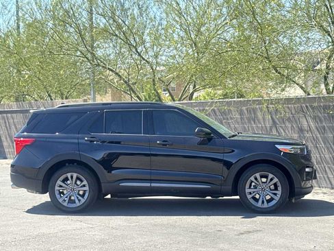 Used 2023 Ford Explorer XLT w/ Equipment Group 202A RWD image 9