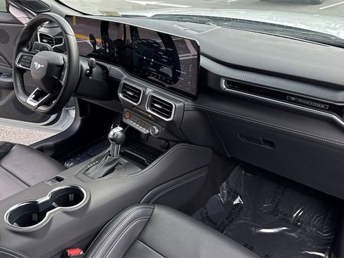 Used 2024 Ford Mustang GT Premium image 33
