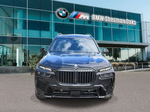 Used 2023 BMW X7 xDrive40i w/ M Sport Package AWD/4WD image 2