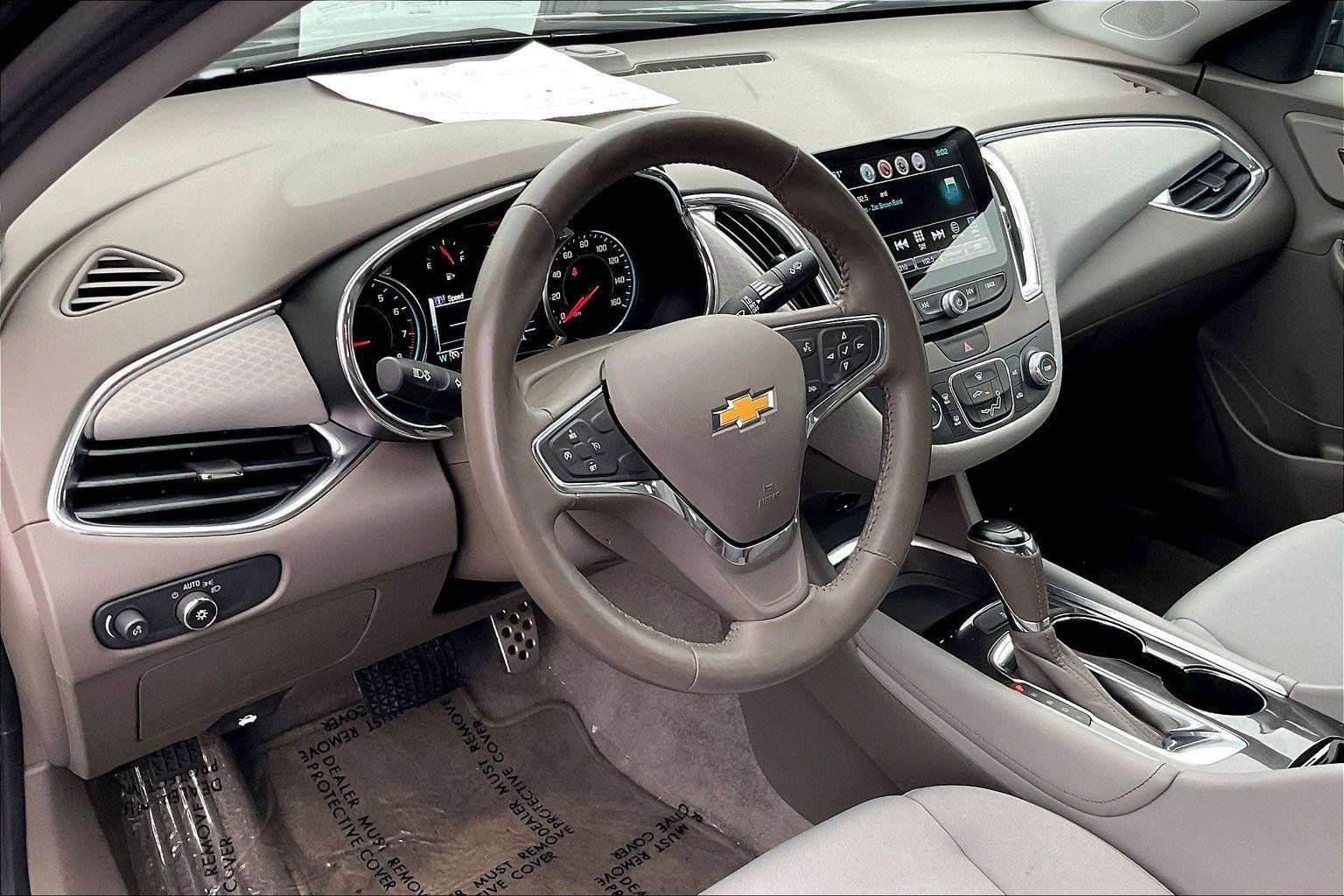 Used 2017 Chevrolet Malibu LT FWD image 15