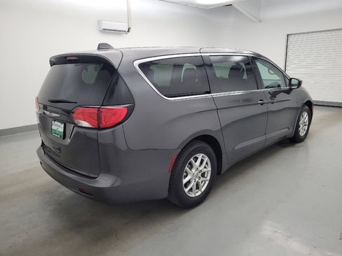 Used 2022 Chrysler Voyager LX FWD image 10