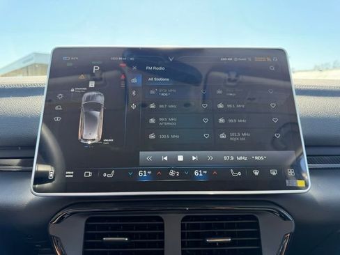 New 2025 VinFast VF 8 Eco image 19