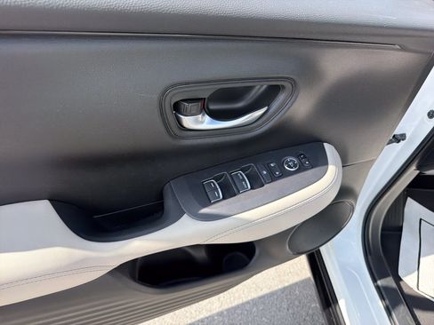 Used 2025 Honda HR-V EX-L image 16