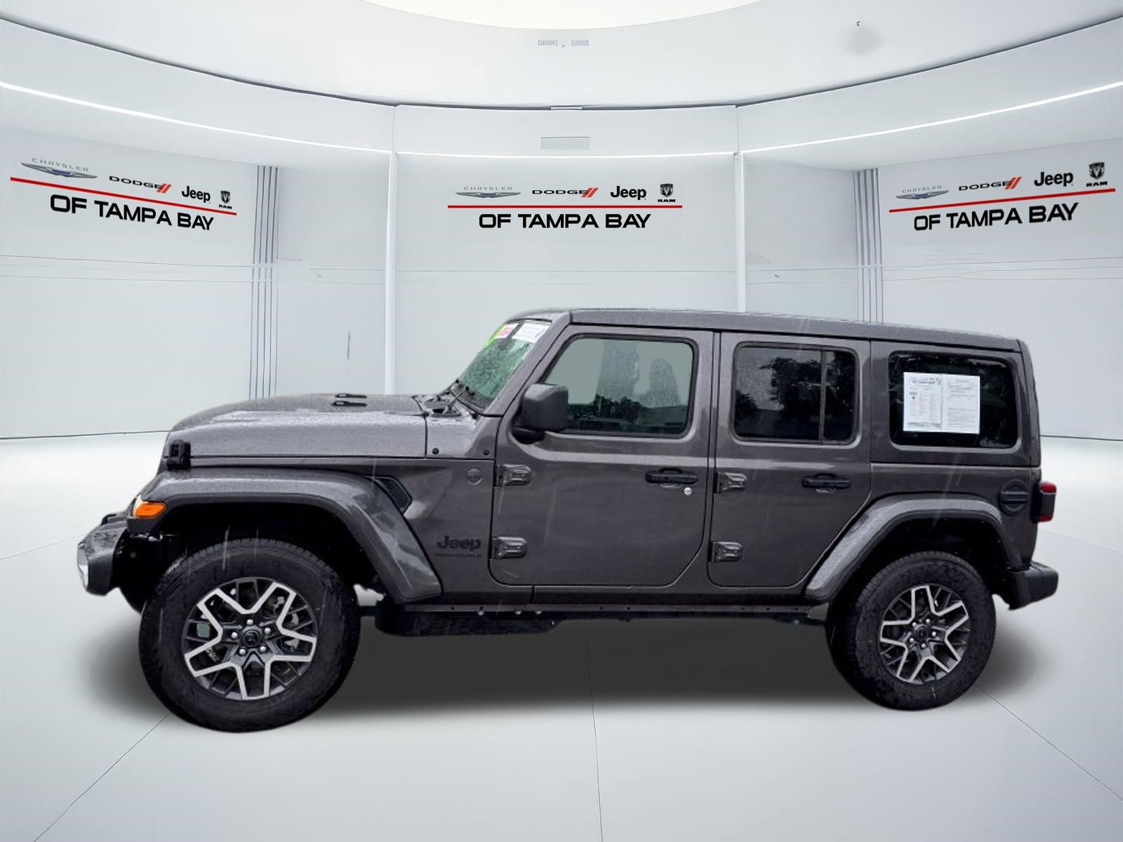 Used 2026 Jeep Wrangler Unlimited Sahara AWD/4WD image 4