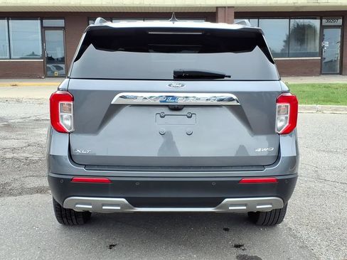 Used 2024 Ford Explorer XLT w/ Equipment Group 202A AWD/4WD image 4