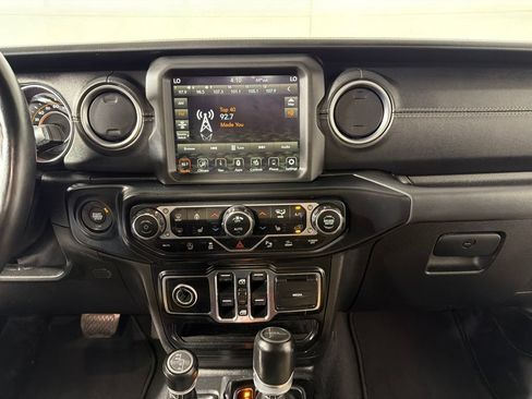 Used 2021 Jeep Gladiator Overland w/ Popular Equipment Package AWD/4WD image 16