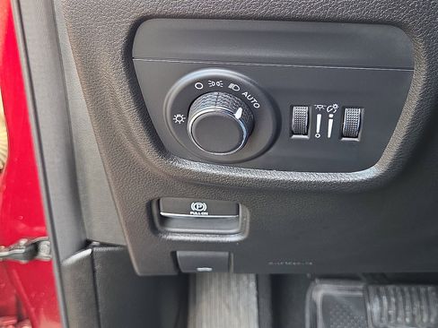 Used 2023 Jeep Grand Cherokee Altitude image 31