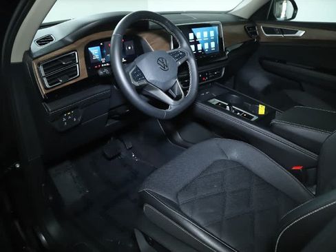 Used 2024 Volkswagen Atlas SE AWD/4WD image 18