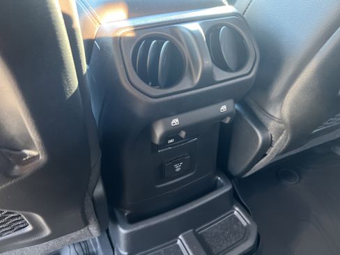Used 2024 Jeep Wrangler Unlimited Sahara AWD/4WD image 12