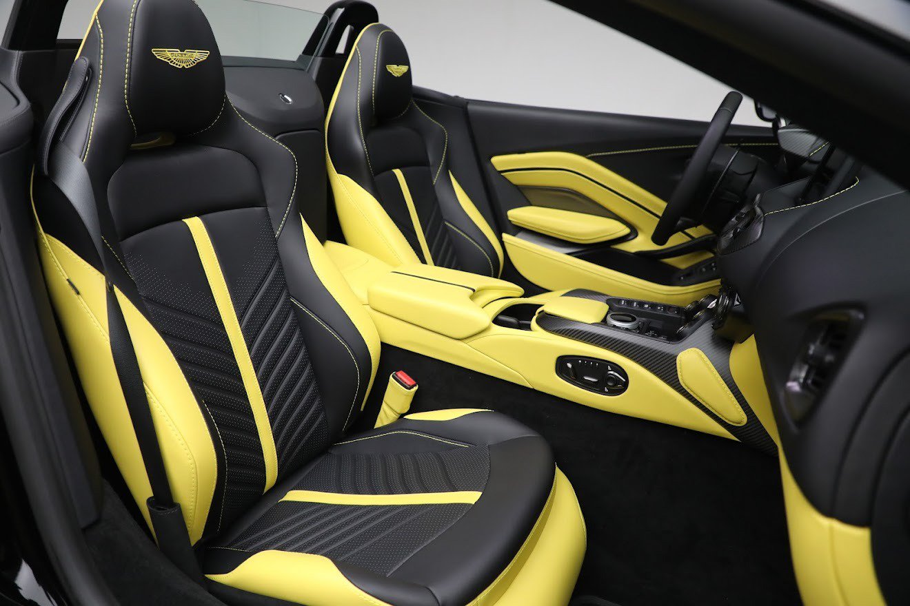 Used 2023 Aston Martin V12 Vantage Roadster RWD image 29