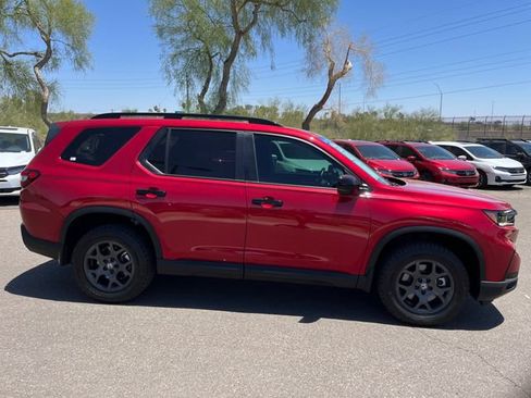 Certified 2025 Honda Pilot TrailSport image 19