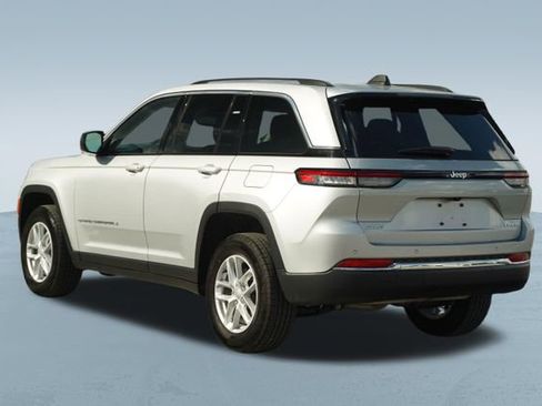 Used 2024 Jeep Grand Cherokee Laredo X image 6