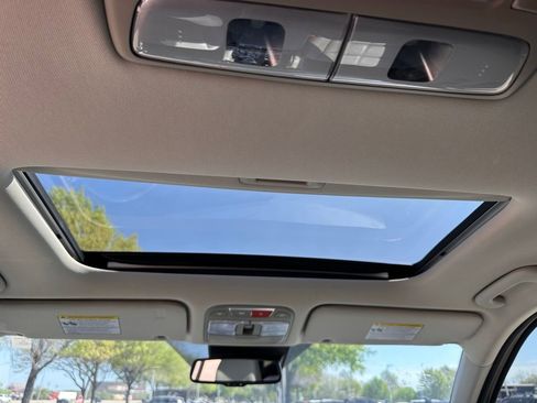 Used 2024 Kia Telluride EX w/ EX Captain's Chair Package image 19