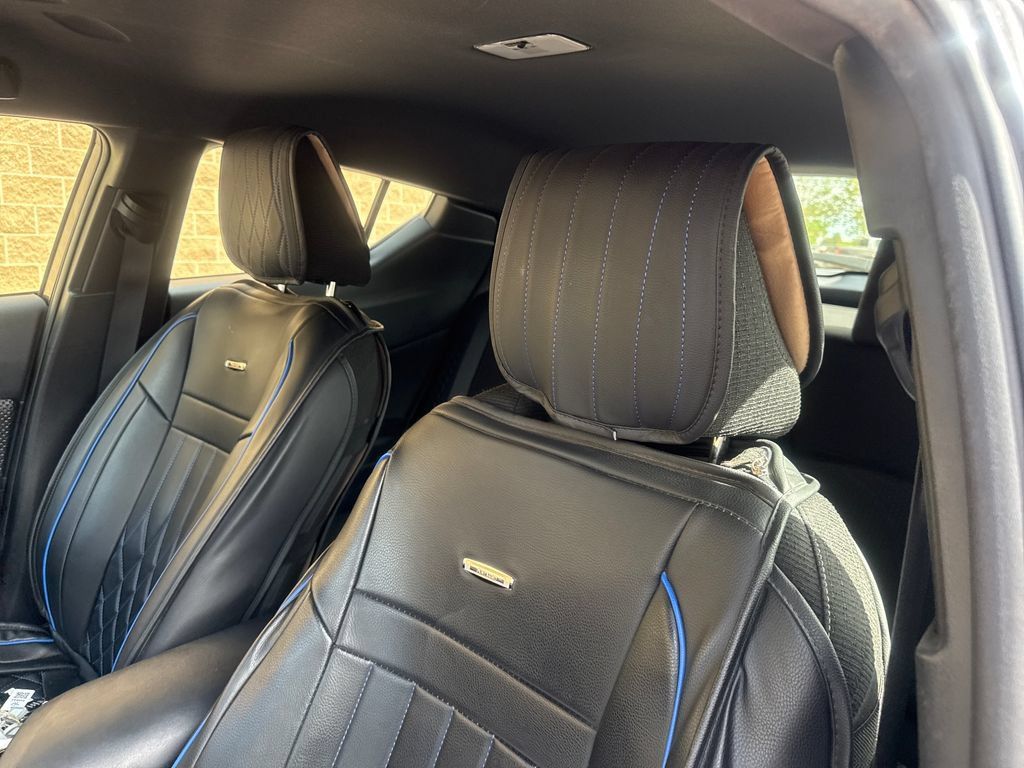 Used 2019 Toyota C-HR XLE FWD image 13