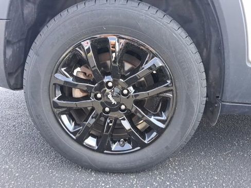 Used 2020 Jeep Cherokee Latitude Plus FWD image 9