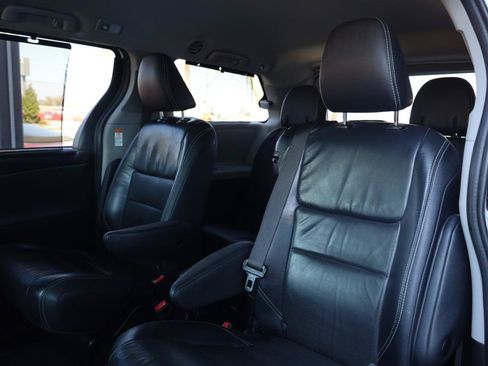 Used 2018 Toyota Sienna SE w/ SE Preferred Package FWD image 12