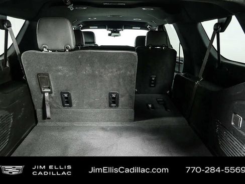 Used 2025 Chevrolet Suburban LT RWD image 32
