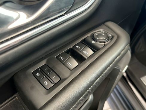 Used 2024 GMC Yukon SLT RWD image 12