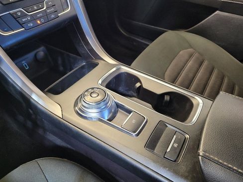 Used 2017 Ford Fusion SE w/ Fusion SE Technology Package image 26