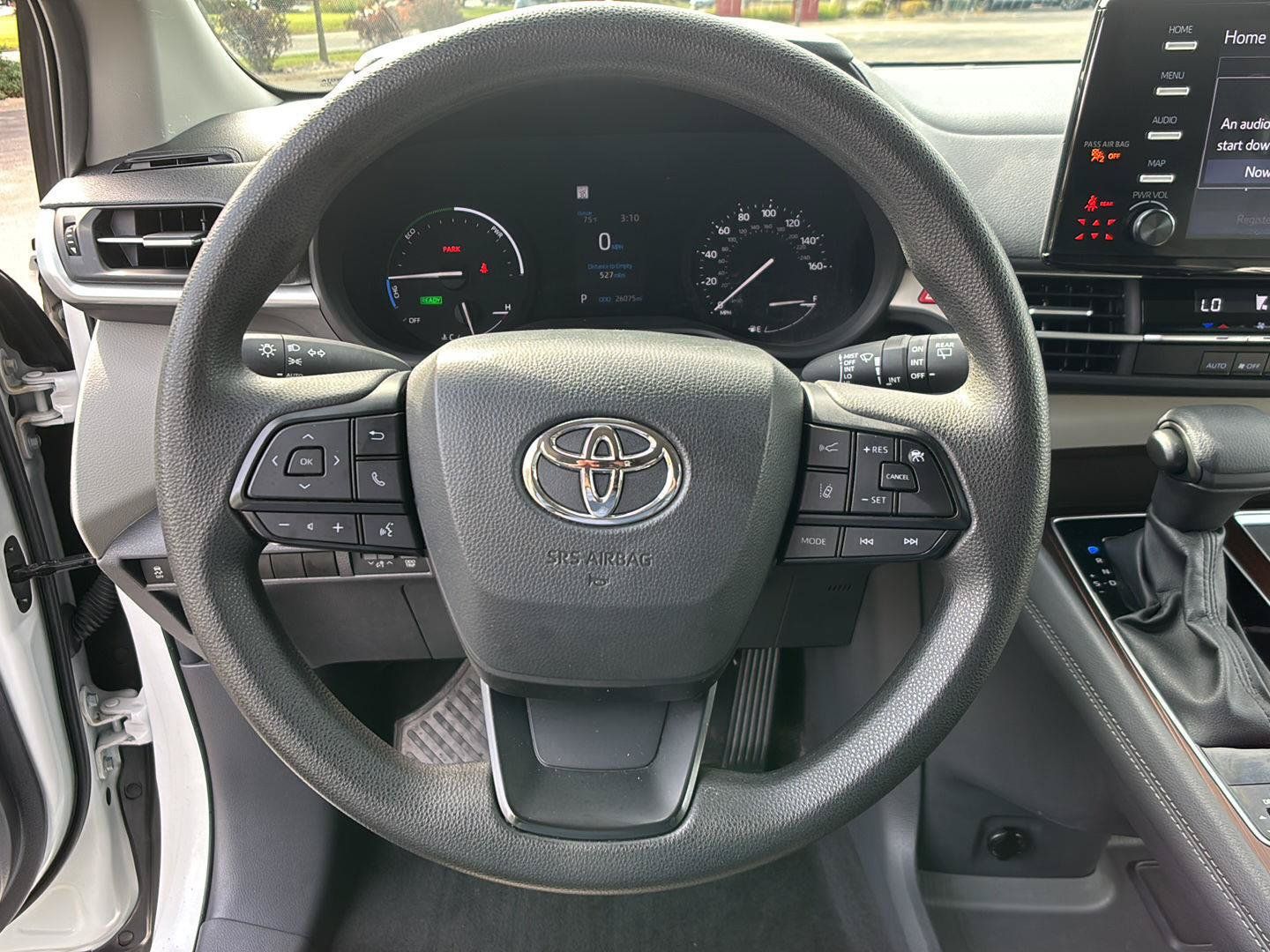 Used 2024 Toyota Sienna LE AWD/4WD image 27