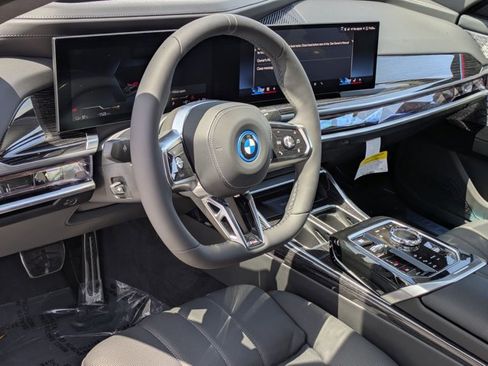 New 2025 BMW i7 xDrive60 image 3