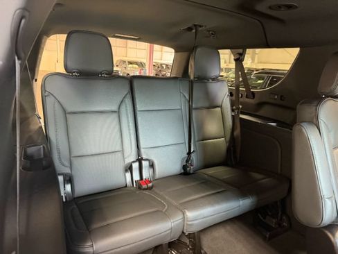 Used 2025 GMC Yukon XL Denali AWD/4WD image 30