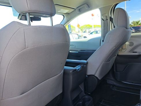 Used 2023 Toyota Sienna LE image 22