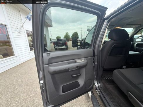 Used 2011 Chevrolet Silverado 2500 LT w/ Interior Plus Package RWD image 24