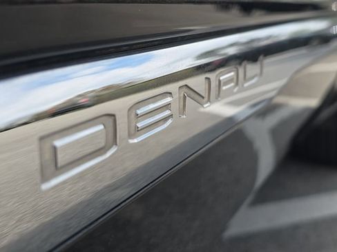 Used 2021 GMC Acadia Denali w/ Denali Technology Package image 9