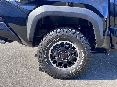 Used 2025 Toyota Tacoma TRD Off-Road image 40