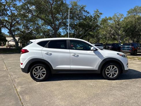 Used 2018 Hyundai Tucson SE AWD/4WD image 2