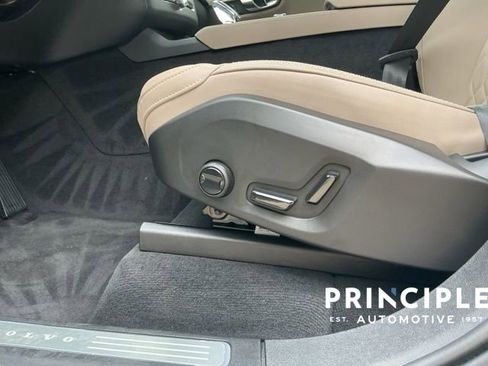 Certified 2025 Volvo XC90 B6 Plus AWD/4WD image 29