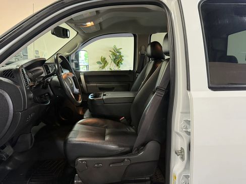 Used 2014 Chevrolet Silverado 2500 LT w/ Interior Plus Package AWD/4WD image 9