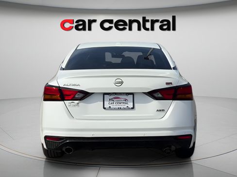 Used 2024 Nissan Altima 2.5 SR w/ SR Premium Package AWD/4WD image 4