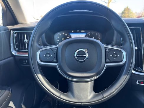 Used 2022 Volvo S60 B5 Momentum FWD image 12