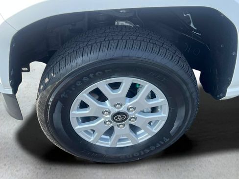 Used 2024 Toyota Tacoma SR5 w/ SR5 Upgrade Package RWD image 9
