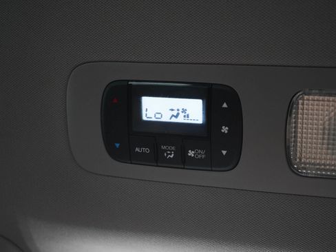 Used 2016 Honda Odyssey SE image 18